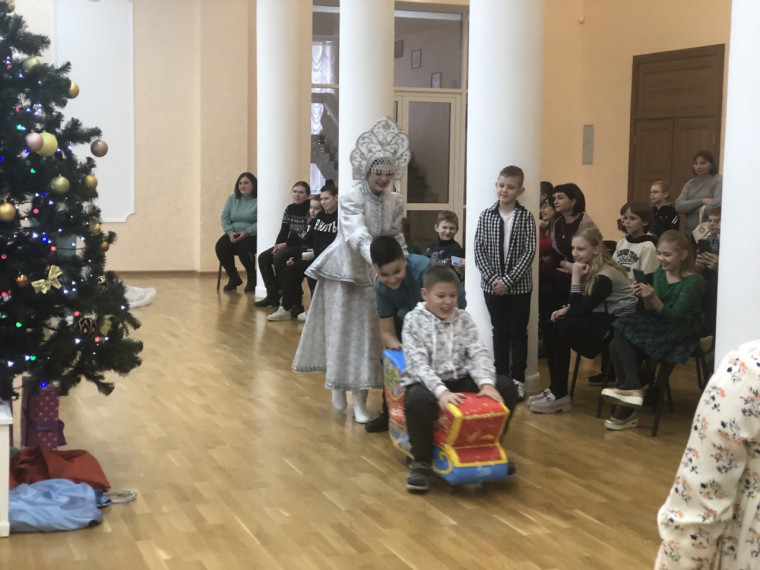 Ученики 4 классов побывали в сказке.