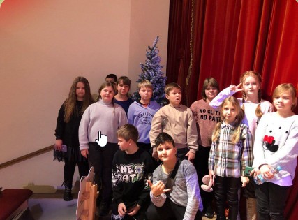 Представление «Подснежники для королевы» в БГИИК.