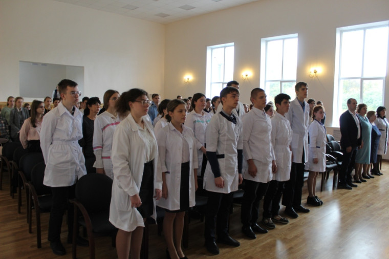 Посвящение обучающихся в ученики медицинского класса  «Мы – ученики медицинского класса».
